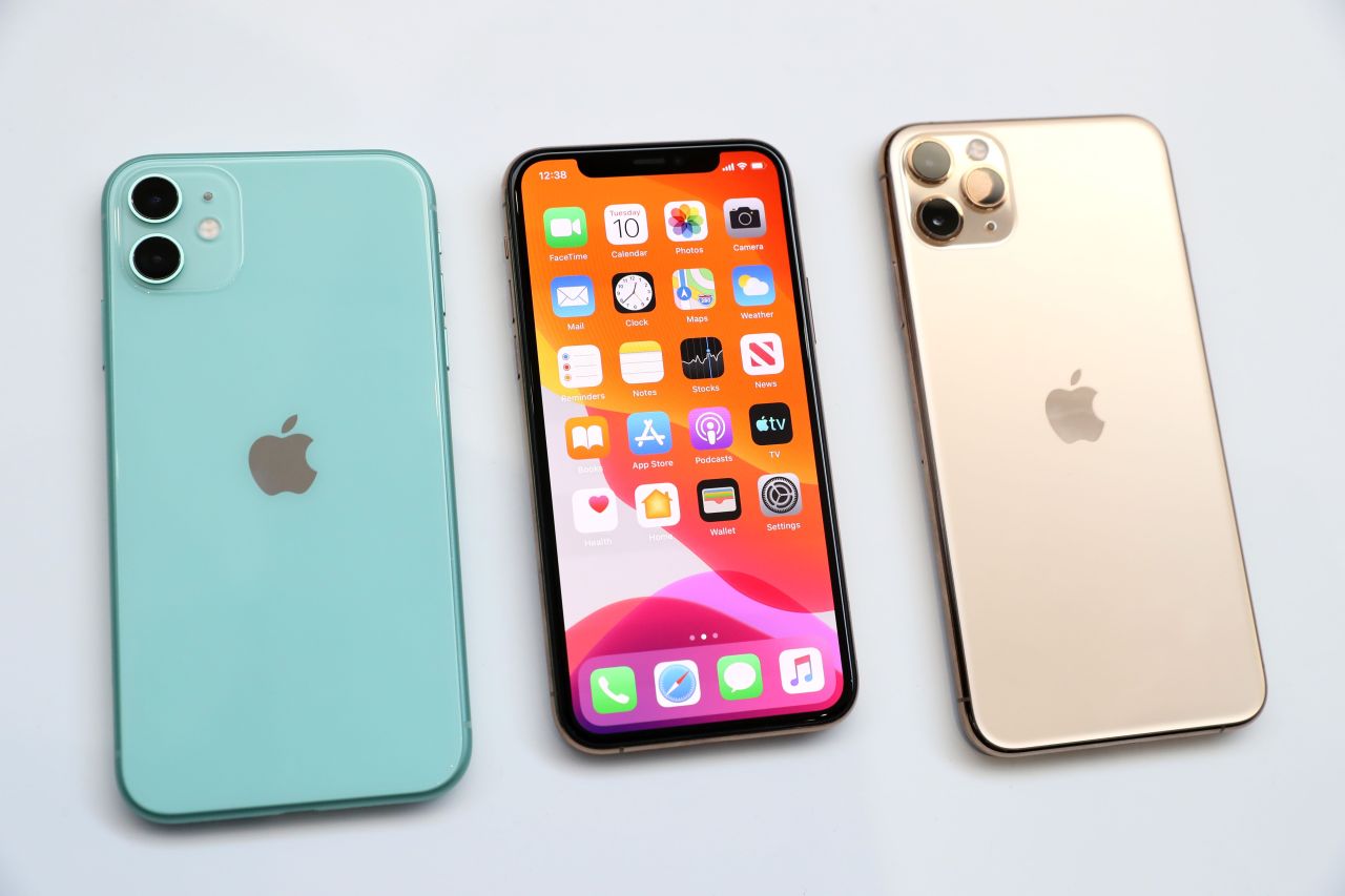 The new Apple iPhone 11 (L) and iPhone 11 Pro (R) are displayed during an Apple special event on September 10, 2019 in Cupertino, California. (AFP)