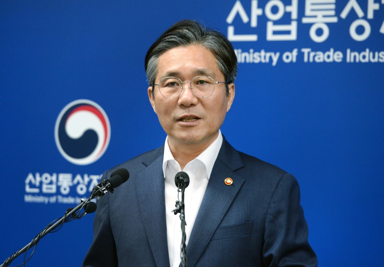 Industry Minister Sung Yun-mo