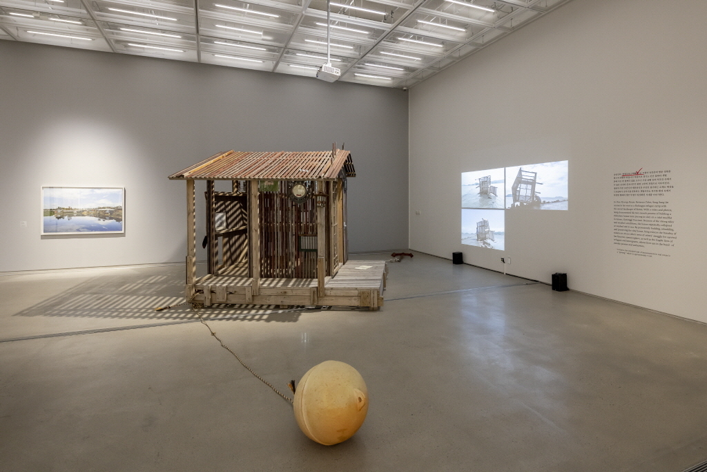Song Sung-jin’s “One Pyeong House Between Tides,” shown at the MMCA’s main branch in Samcheong-dong area (MMCA)