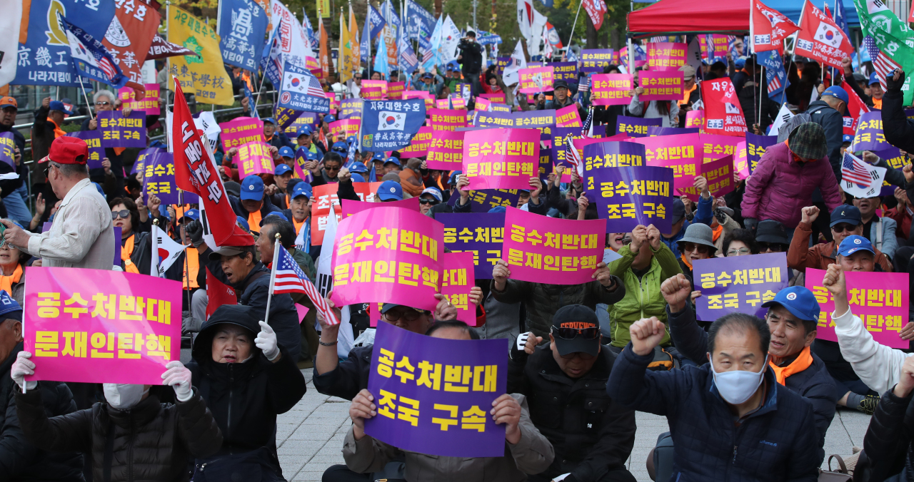 Rallies protesting an anti-graft body are held in front of the National Assembly on Oct. 26, 2019. (Yonhap)