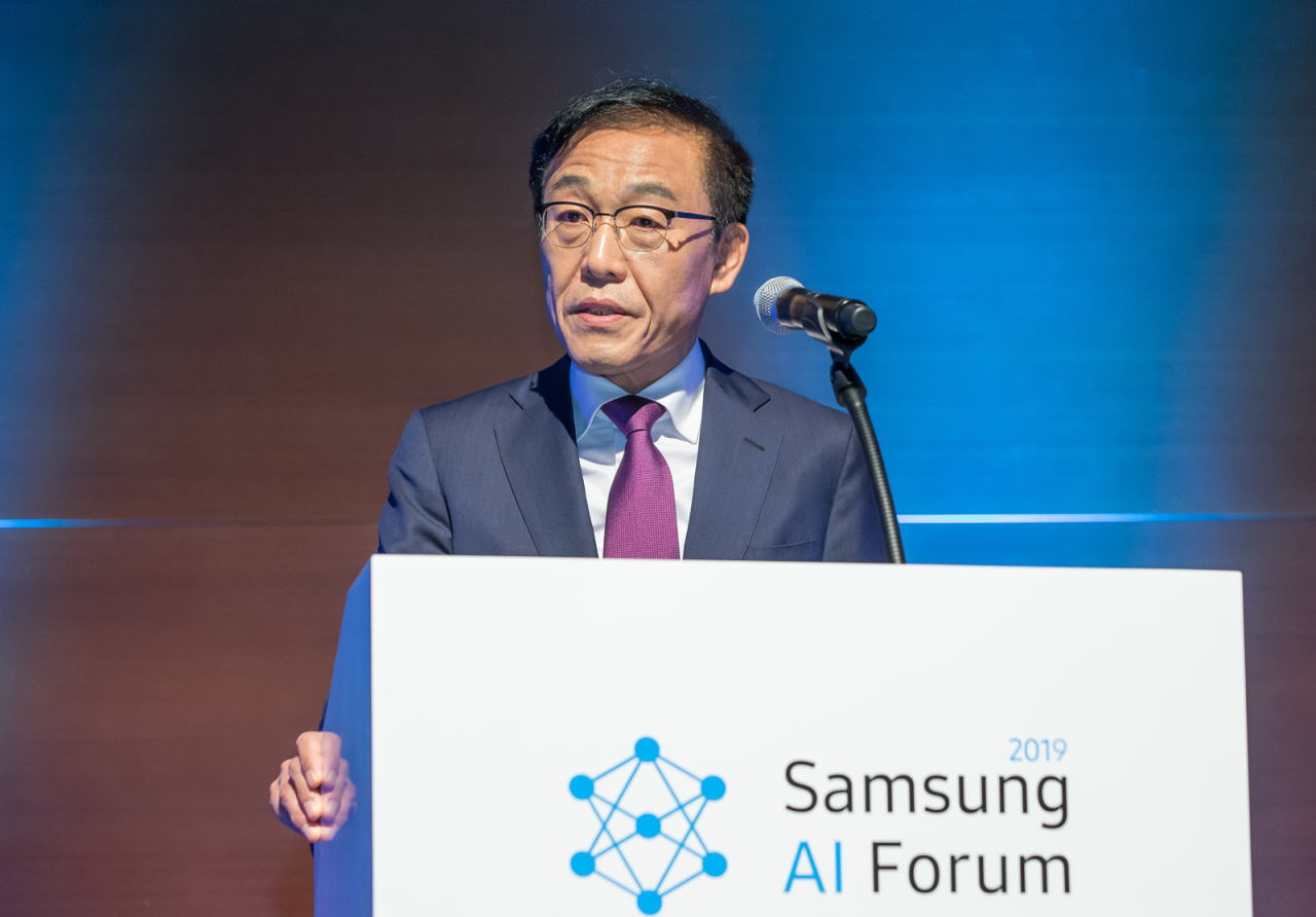 Samsung Vice Chairman Kim Ki-nam delivers a speech at Samsung AI Forum held at Samsung’s head office in Seocho-dong, southern Seoul, on Monday. (Samsung Electronics)