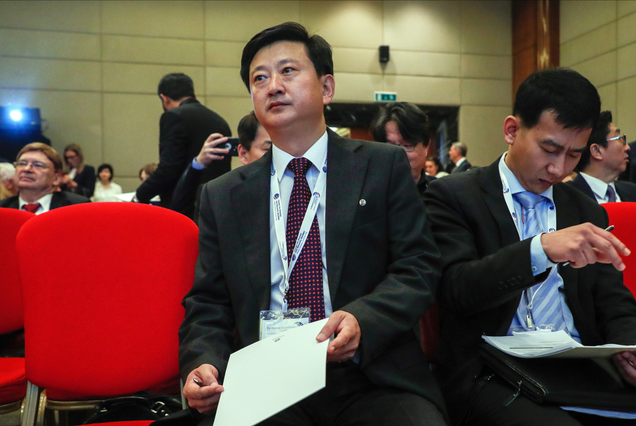 North Korean top diplomat Jo Chol-su (center) attends the Moscow Nonproliferation Conference (Nuclear Energy, Disarmament, Nonproliferation) in Moscow, Russia, Friday. (Yonhap)