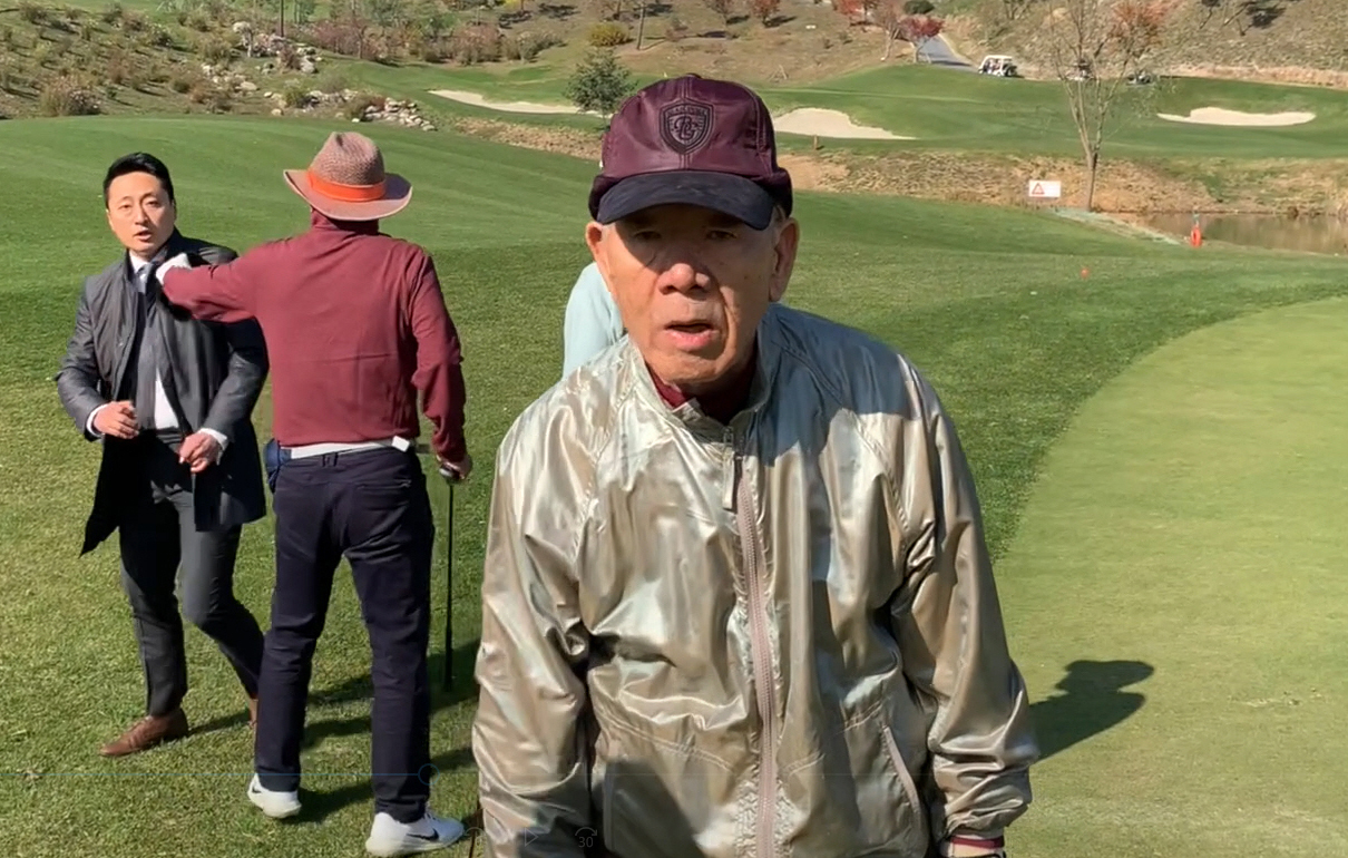 Former President Chun Doo-hwan (front) is spotted playing golf at a course in Hongcheon, Gangwon Province, in this image taken from video footage provided by the Justice Party. Justice Party Vice Chairman Lim Han-sol (far left) filmed the video. (Yonhap)
