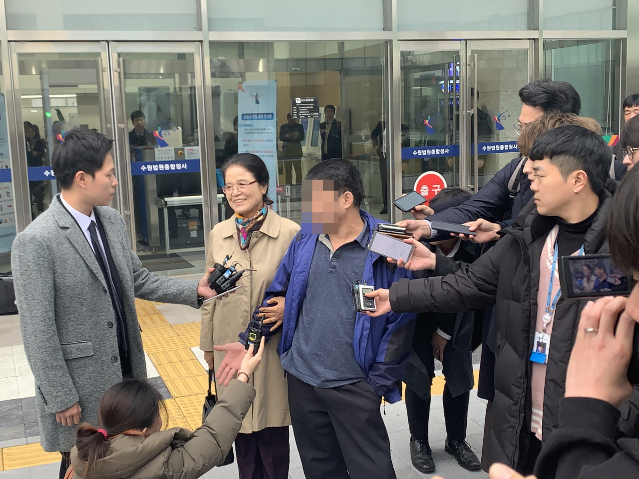 Yun appears at the Suwon District Court to file a request for a new trial in a case from over 30 years ago. (Kim Arin/The Korea Herald)