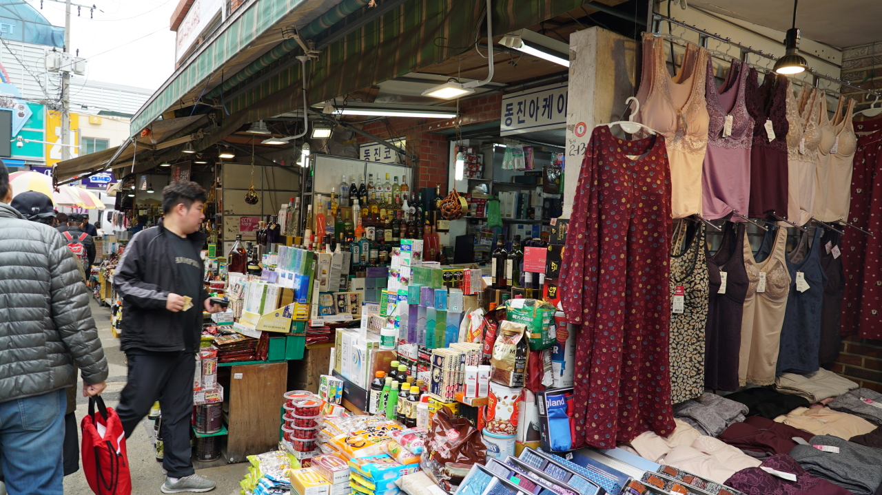Gukje Market (Yoon Min-sik/The Korea Herald)