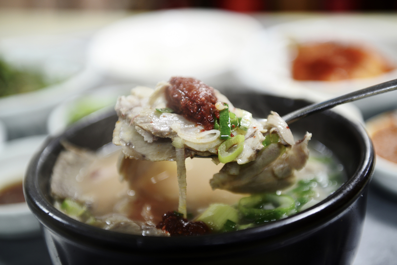 Pork and rice soup, or dwaeji-gukbap (Korea Tourism Organization)