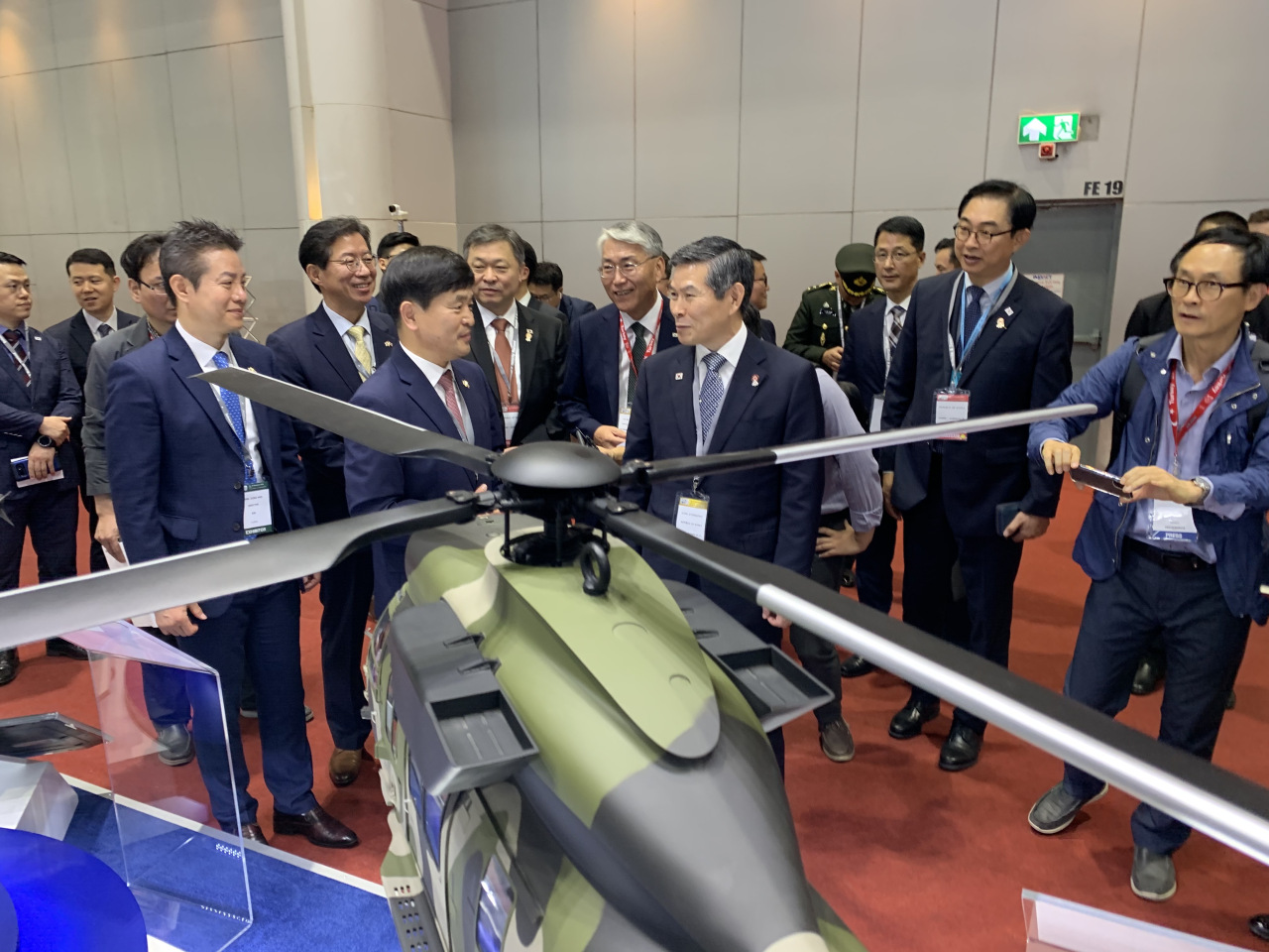 South Korean Defense Minister Jeong Kyeong-doo (center) visits KAI’s booth at the Defense and Security 2019 held in Bangkok, on Monday. (KAI)