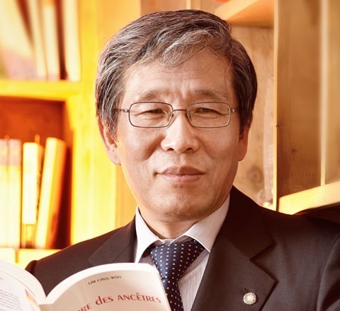 Authors of “Violence and Justice” Kim Seong-kon and Ahn Kyong-whan