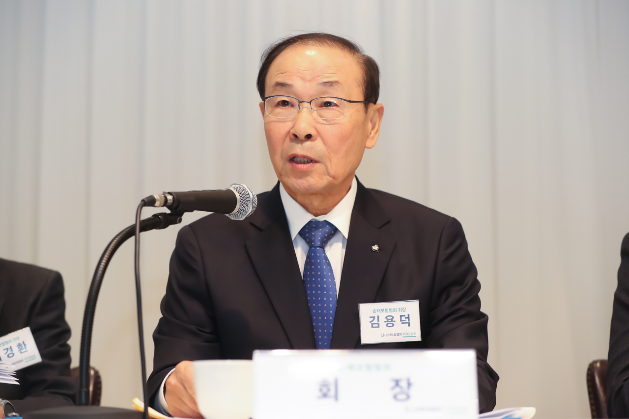 Kim Yong-deok, chairman of the General Insurance Association of Korea, delivers a speech at a press event on Monday in Seoul. (GIAK)