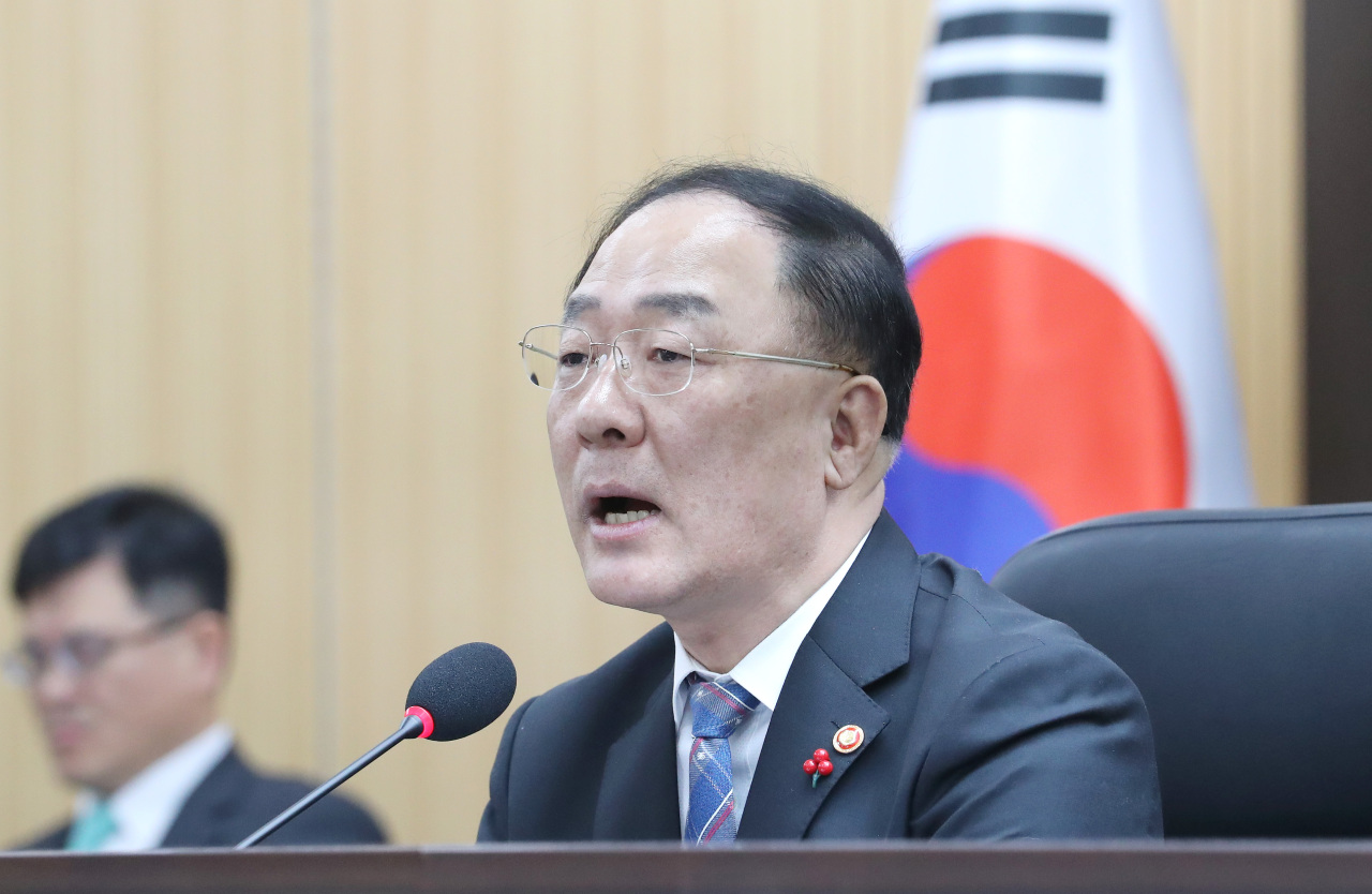 Finance Minister and Deputy Prime Minister Hong Nam-ki speaks at a meeting with economy-related ministers held at the Government Complex Sejong on Monday. (Yonhap)