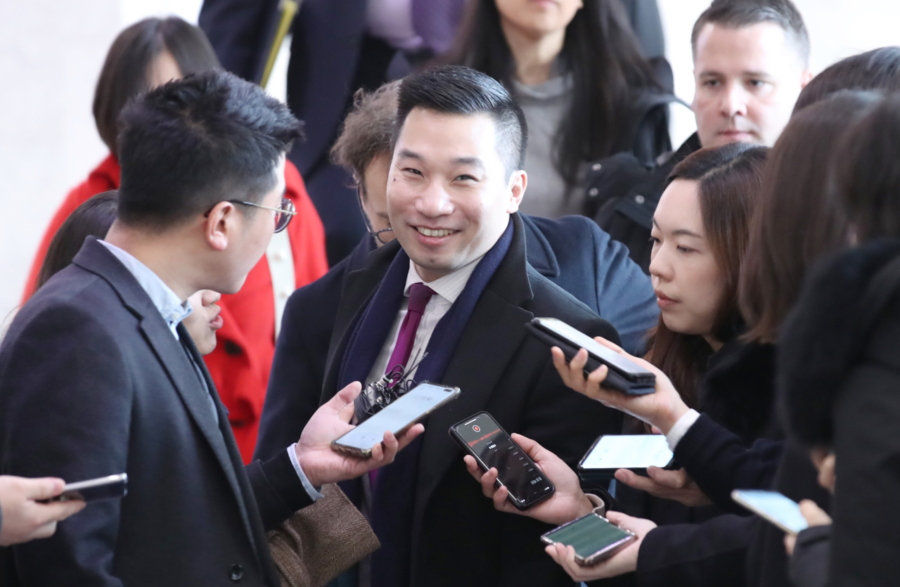 Alex Wong, US deputy assistant secretary of state for North Korea, arrived at the Ministry of Foreign Affairs in central Seoul on Monday for a working group meeting with Rhee Dong-yeol, director general of the Korean Peninsula Peace Regime Bureau. (Yonhap)