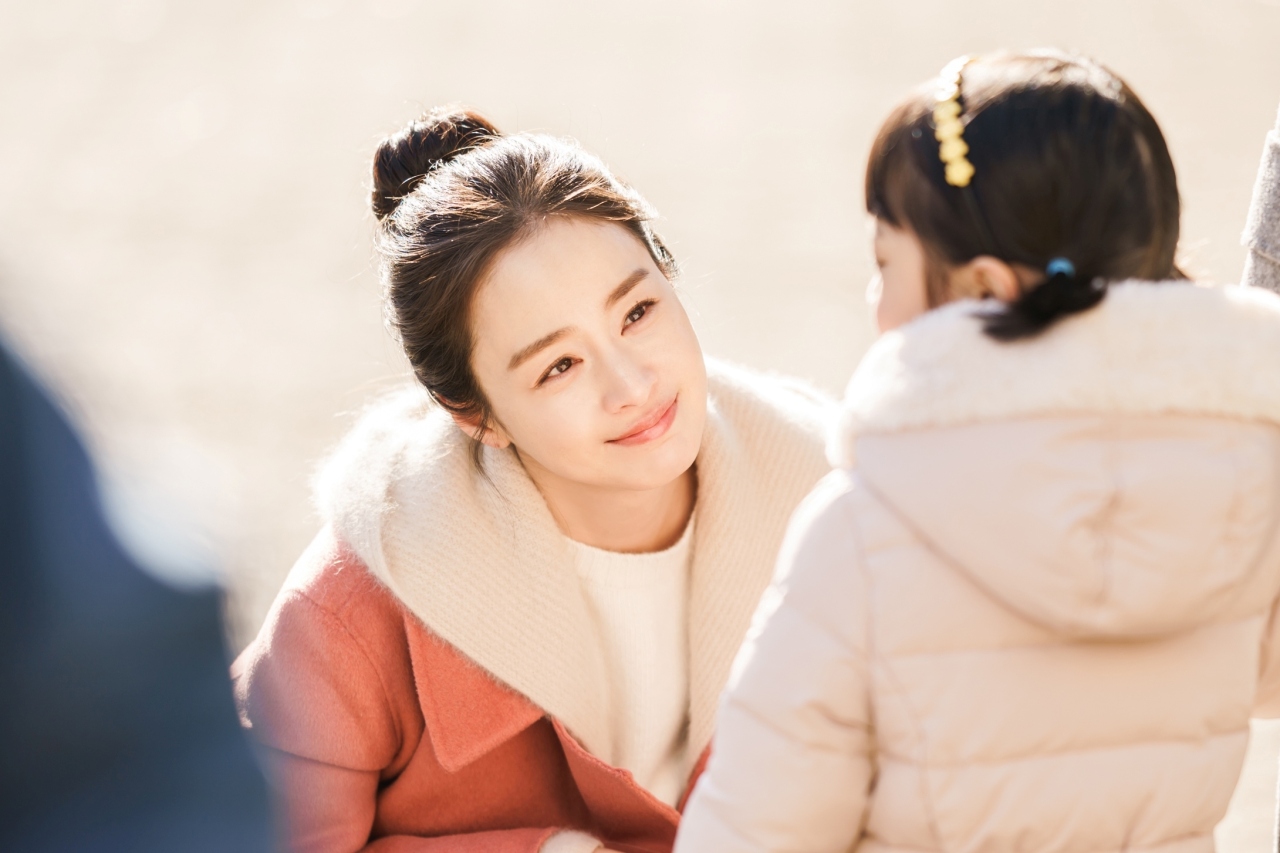 Kim Tae-hee returns to small screen as ghost mom in 'Hi Bye, Mama!'