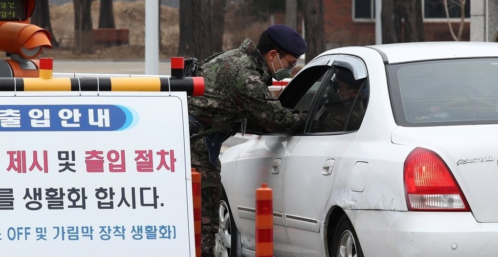 A soldier conducts temperature checks at the entrance to an Air Force base at Gyeryongdae, South Korea's main military compound in South Chungcheong Province. (Yonhap)