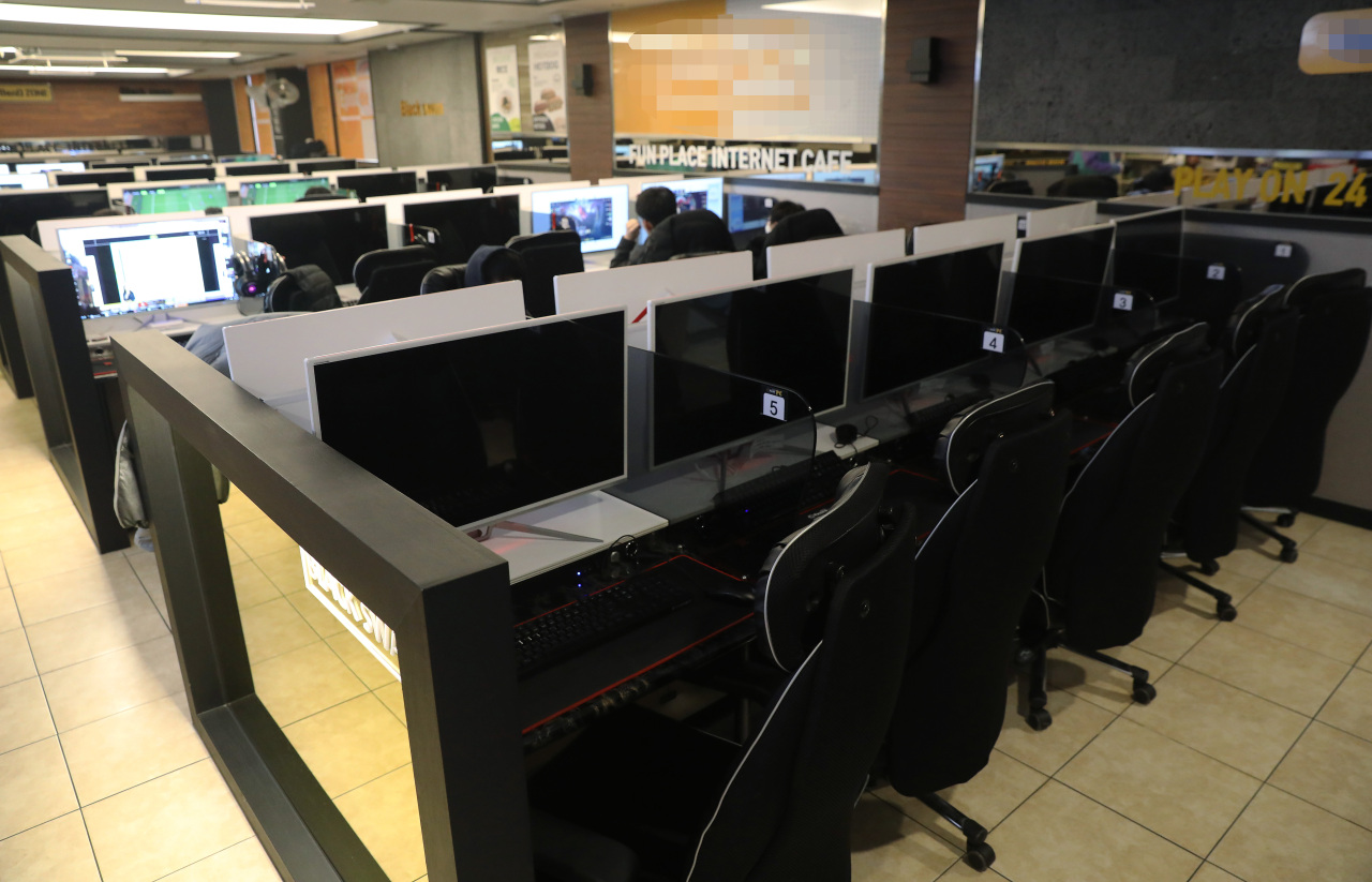 Internet cafes shunned as hotbed of COVID-19