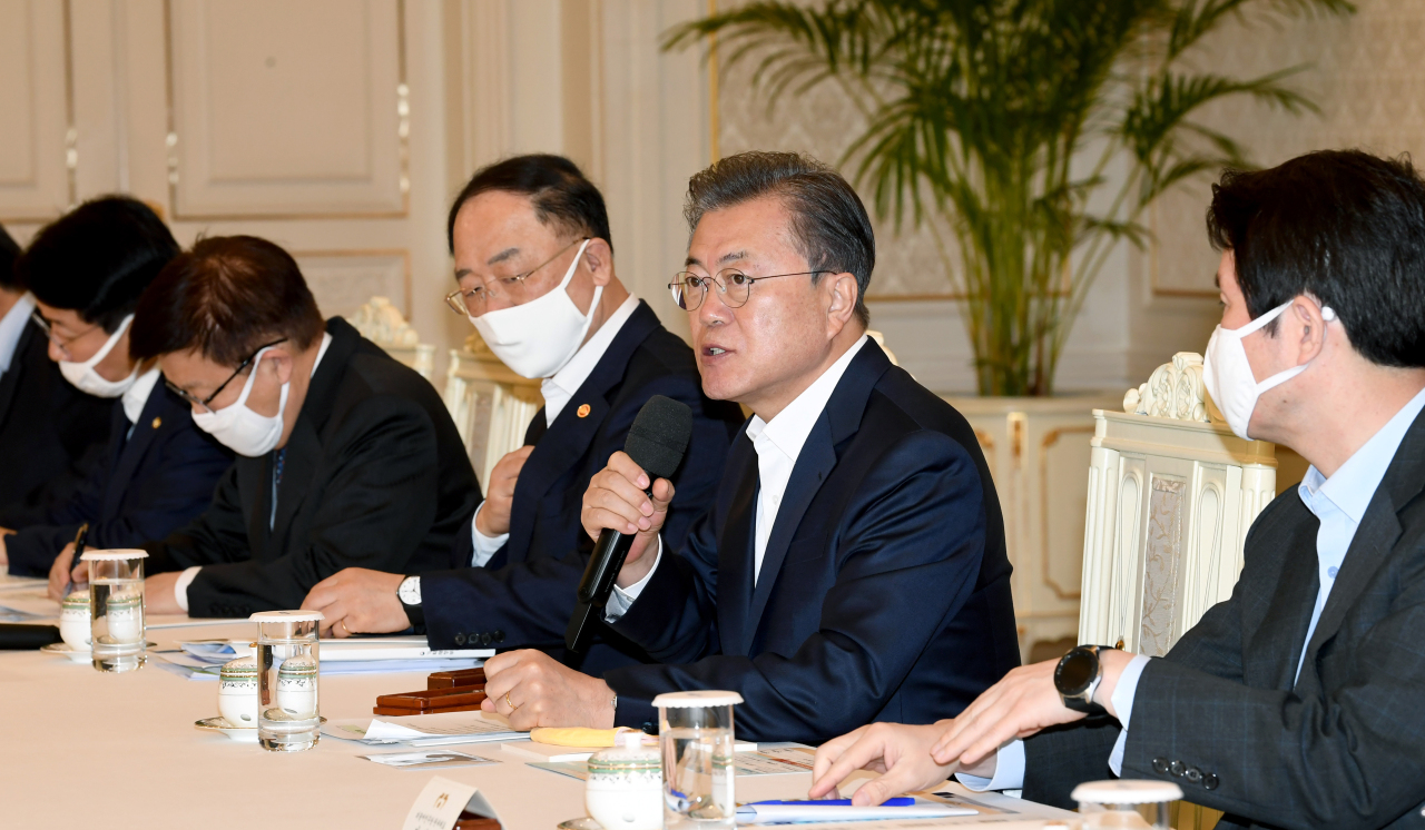 President Moon Jae-in speaks at the meeting with leaders of business, financial and labor groups on Wednesday. Yonhap