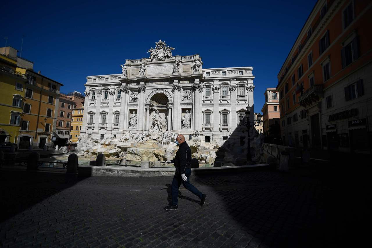 The Trevi Fountain square in Rome is nearly empty as Italy remains under lockdown amid a coronavirus outbreak. (AFP-Yonhap)