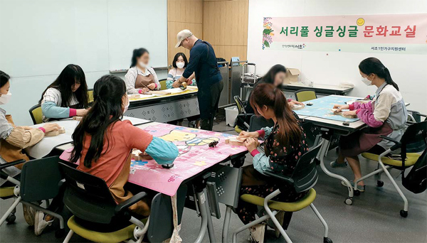 Seocho District in Seoul provides single-person household residents with a woodcraft class in June 2019, as part of its expansion in culture programs for those residing alone. But the regional administrative office, alongside most others nationwide, has halted all of its culture classes in the wake of COVID-19 since late January. (Seocho-gu Office)