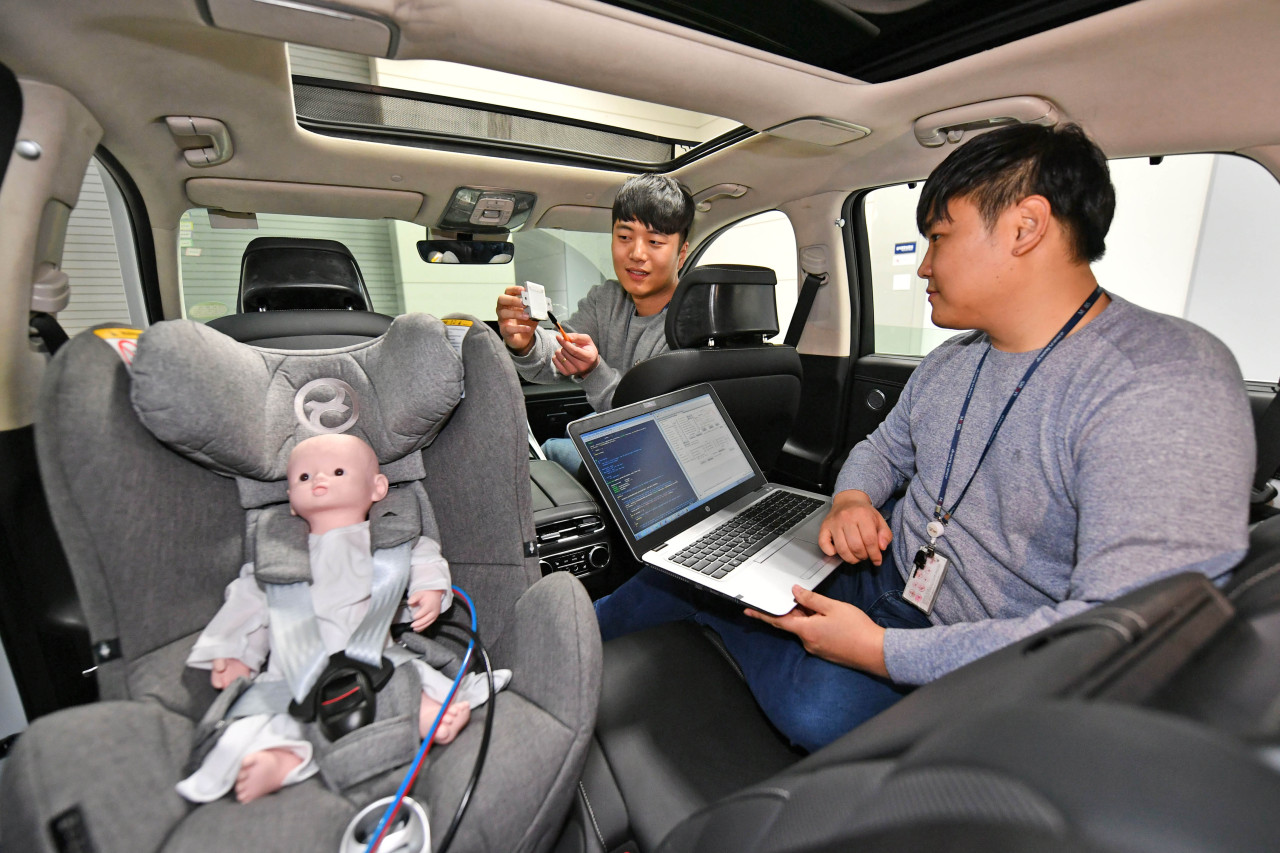 Hyundai Mobis researchers test a radar-using rear occupant alert system. (Hyundai Mobis)