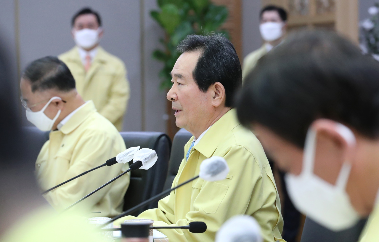 Prime Minister Chung Sye-kyun speaks at a Cabinet meeting held at the government complex in Sejong on Wednesday. (Yonhap)