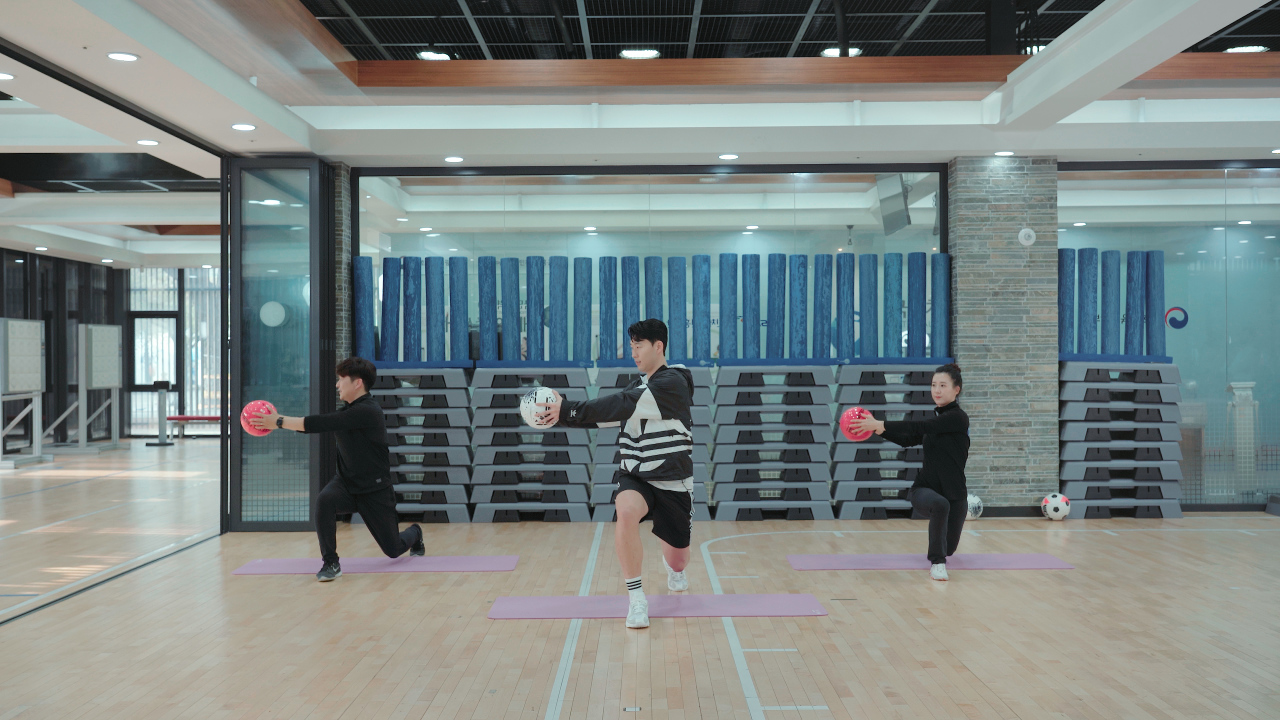 Son Heung-min demonstrates a workout that can be done at home with a soccer ball. (Ministry of Culture, Sports and Tourism)