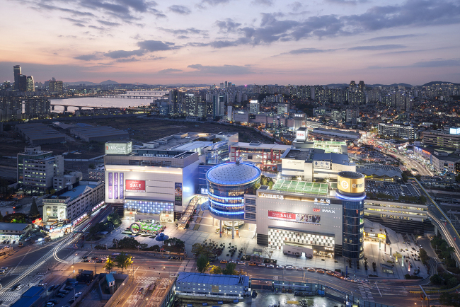 Seoul I’Park Mall shopping complex in Yongsan, central Seoul (Hyundai Development Company)