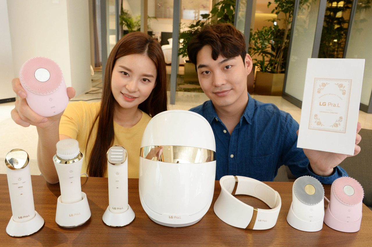 LG Electronics’ beauty brand LG Pra.’s collection of home beauty devices includes an ultrasonic cleaner and LED face mask.(LG Electronics)