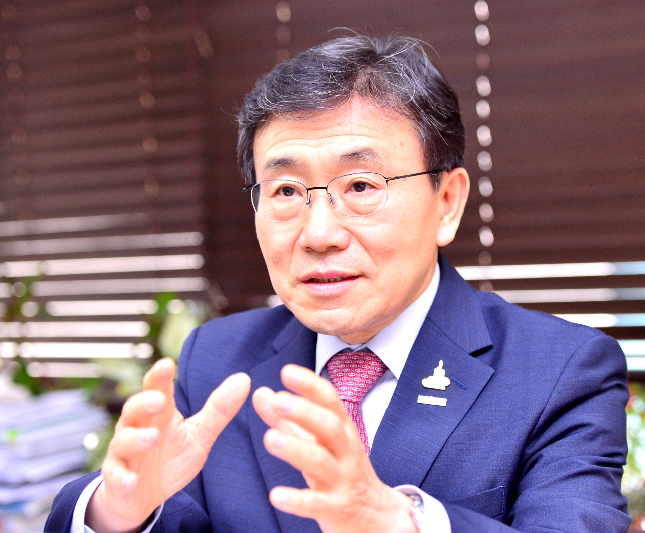Kwon Deok-cheol, president of the Korea Health Industry Development Institute, speaks to The Korea Herald at his Seoul office on Wednesday. (Park Hyun-koo/The Korea Herald)