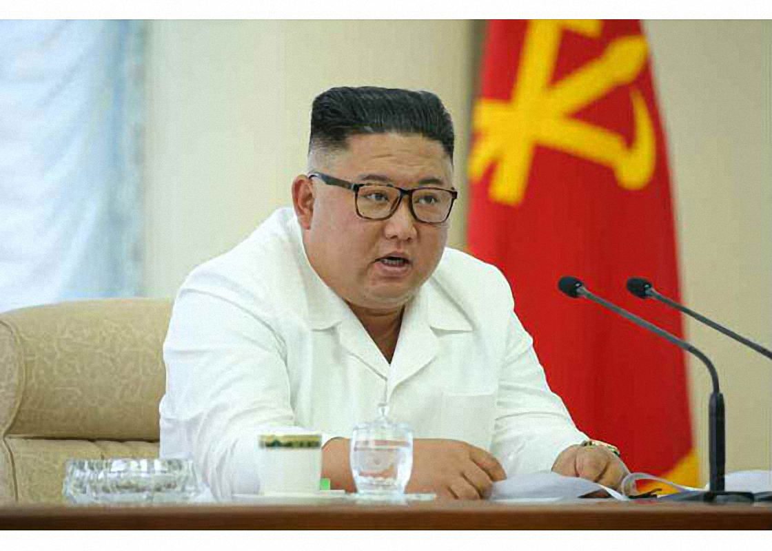 North Korean leader Kim Jong-un speaks at a politburo meeting on Sunday. (Rodong Sinmun-Yonhap)
