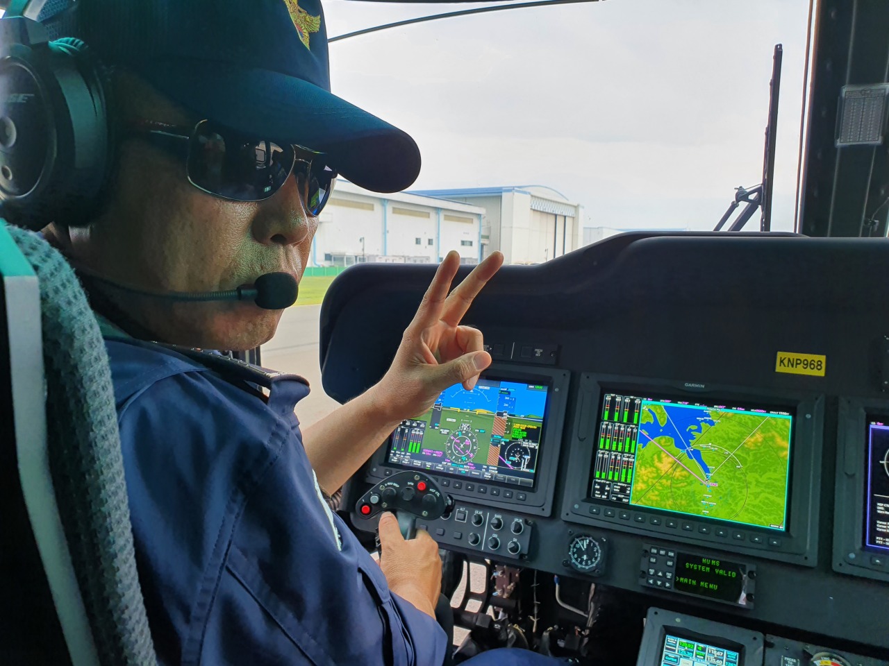 KAI pilot Kim Chan-dong gives v-sign (Kim Byung-wook/The Korea Herald)