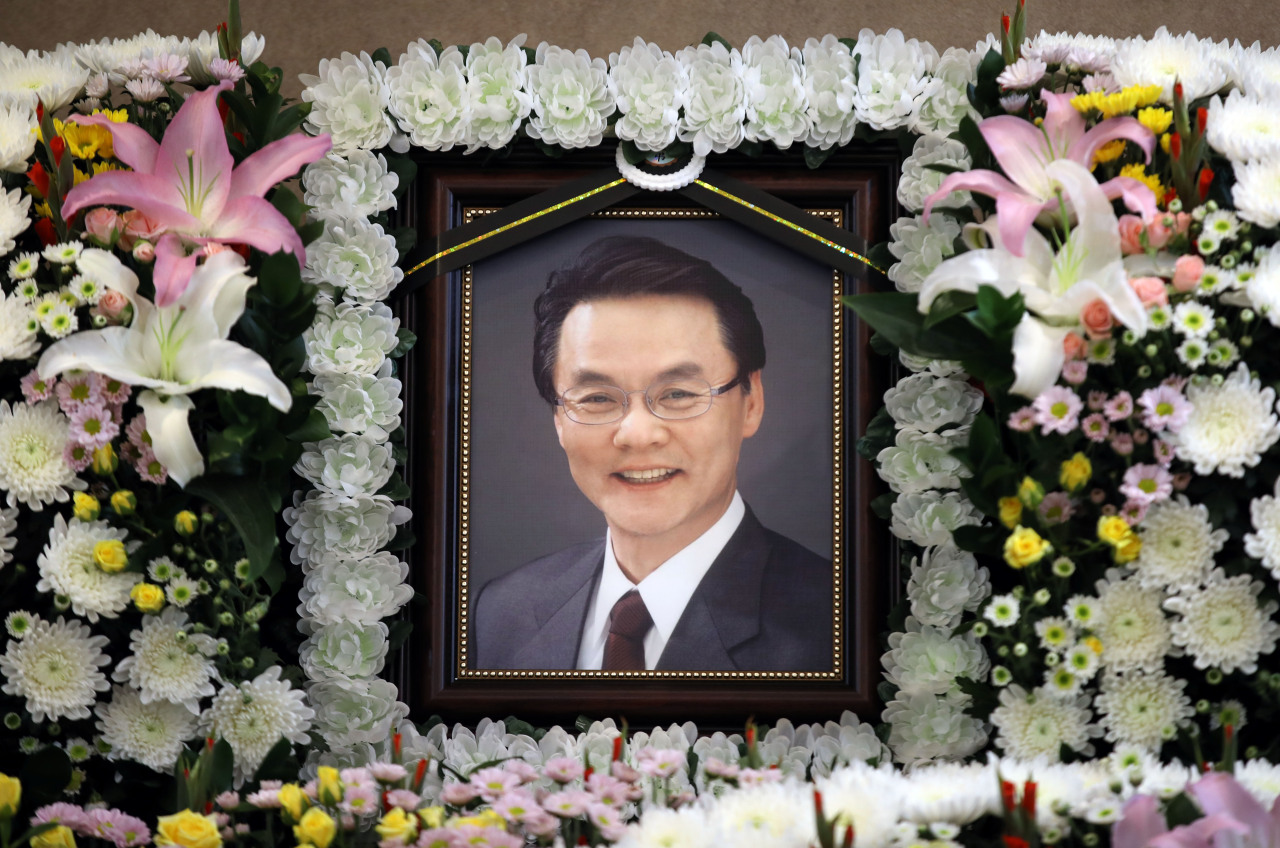 The memorial altar for former Rep. Hong Sa-duk is set up Thursday at Seoul National University Hospital, where his funeral is going to be held on Saturday. (Yonhap)