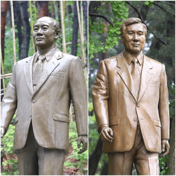Statues of former Presidents Chun Doo-hwan and Roh Tae-woo at Cheongnamdae (Yonhap)