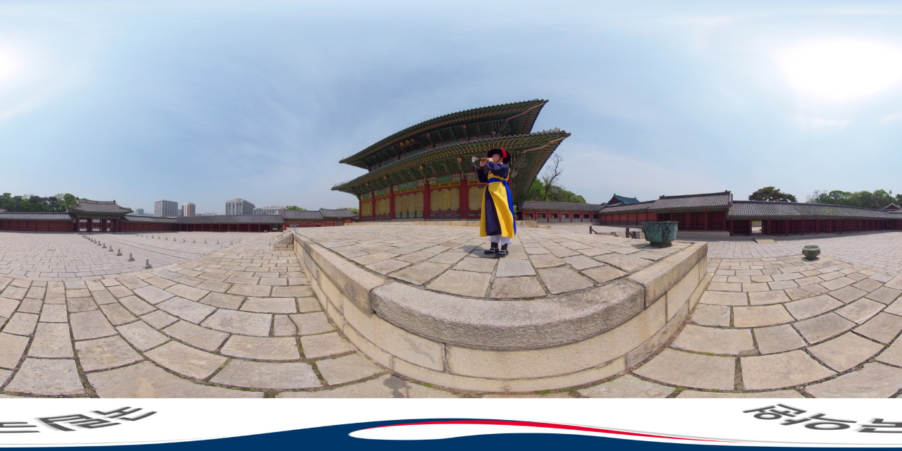 Solo taepyeongso (Korean wind instrument) Daechwita (military music) performance recorded in VR at Changdeokgung in central Seoul (National Gugak Center)