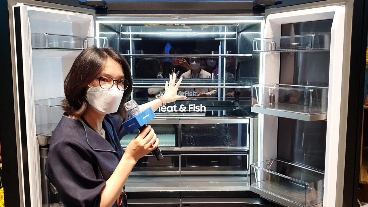 Compartments of Samsung Electronics’ New Chef Collection refrigerator (Kim Byung-wook/The Korea Herald)