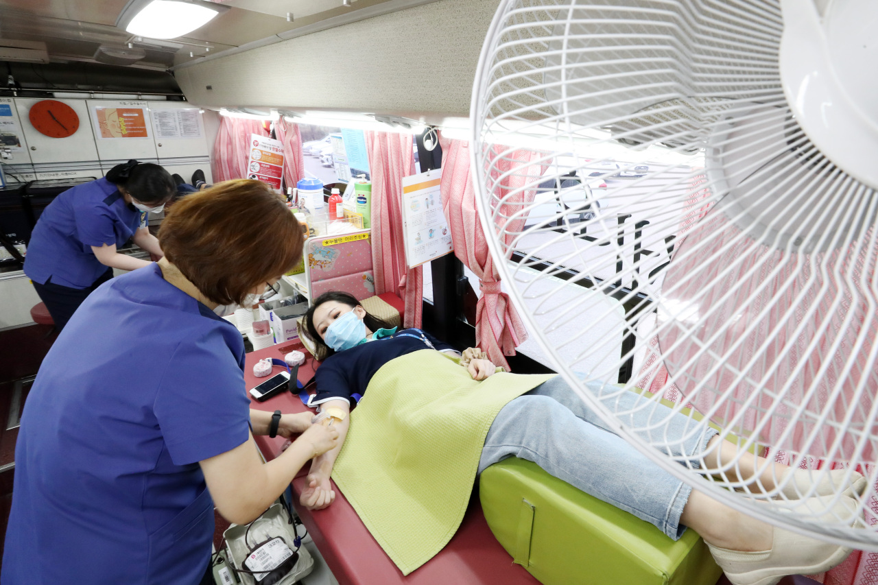 Employees of the Suwon Urban Development Corporation participate in the blood donation rally last month as South Korea struggles from blood supply shortage amid the COVID-19 pandemic. (Yonhap)