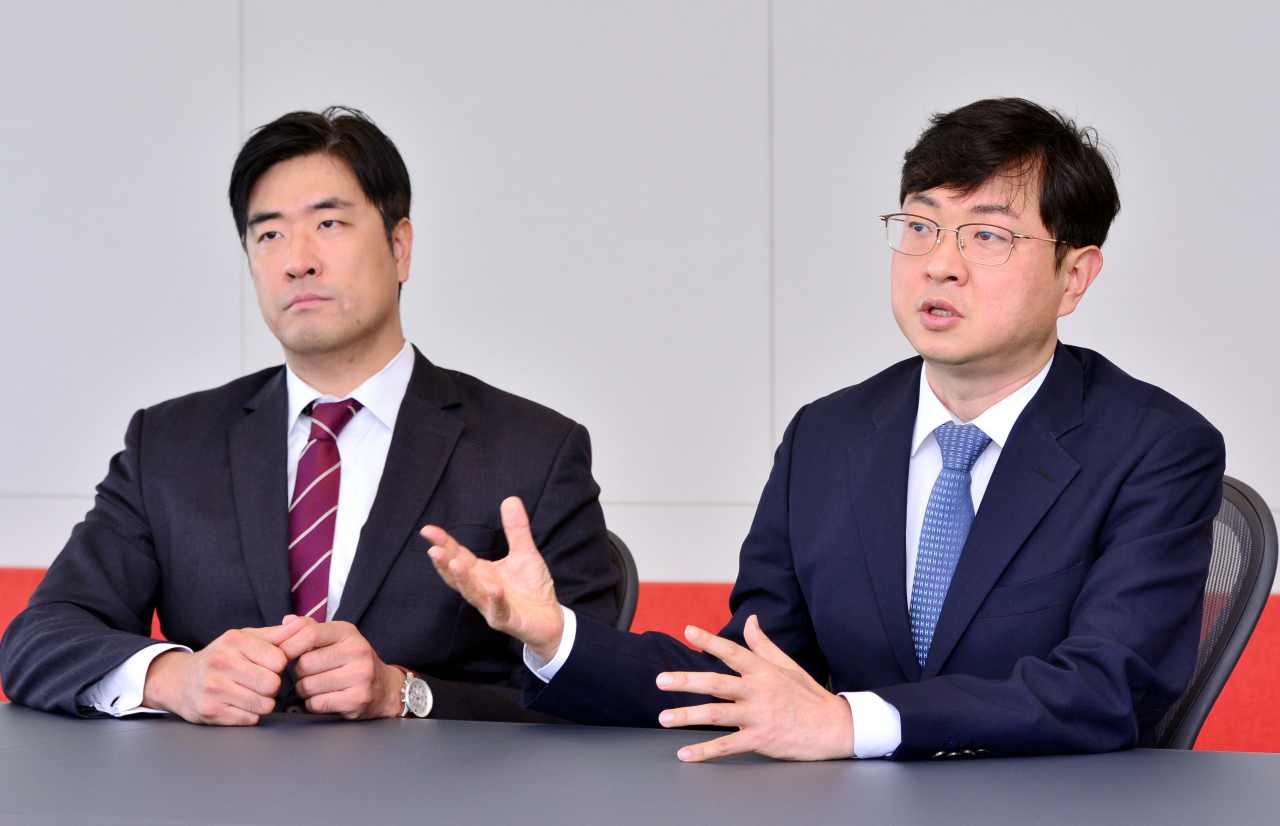 Bae, Kim & Lee senior foreign attorney Kim Se-jin (left) and partner Kim Kwang-jun speak at an interview with The Korea Herald at the Bae, Kim & Lee headquarters in Seoul. (Park Hyun-koo/The Korea Herald)