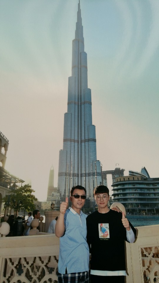 “Yu-yeop wanted to see the tallest building in the world,” Jung said, explaining the photo of him and his son from their Dubai trip in 2017. (courtesy of the family)
