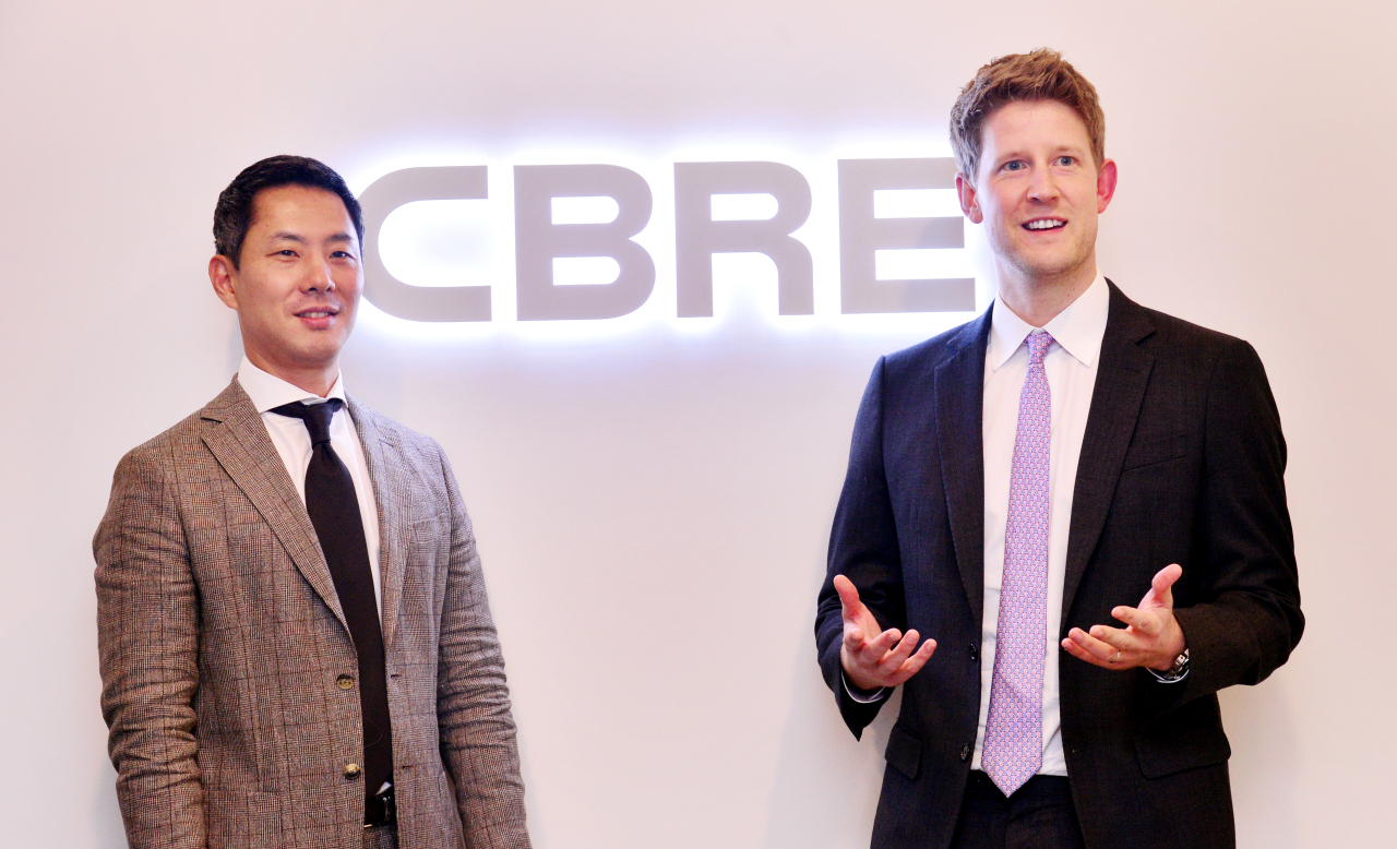 CBRE Korea head of capital market Sean Choi (left) and associate director of capital market Tom Jeanes pose for a photo shoot during an interview with The Korea Herald. (Park Hyun-koo/The Korea Herald)