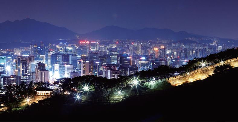A night view of central Seoul (Herald DB)