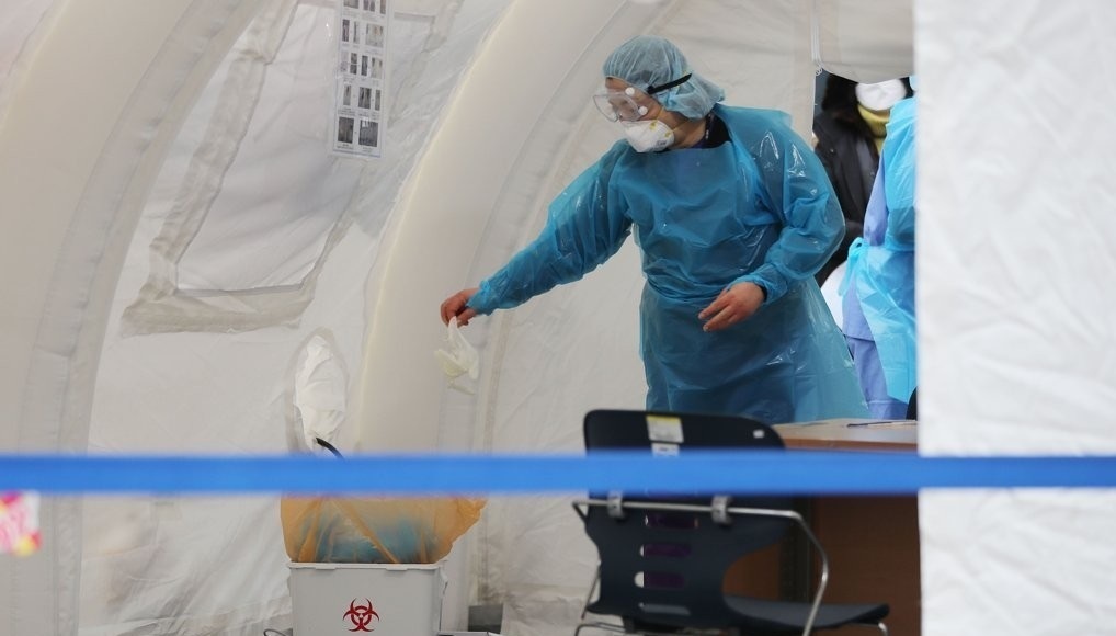 As virus cases pass 300 for 2nd day, S. Korea expands stricter social distancing nationwide