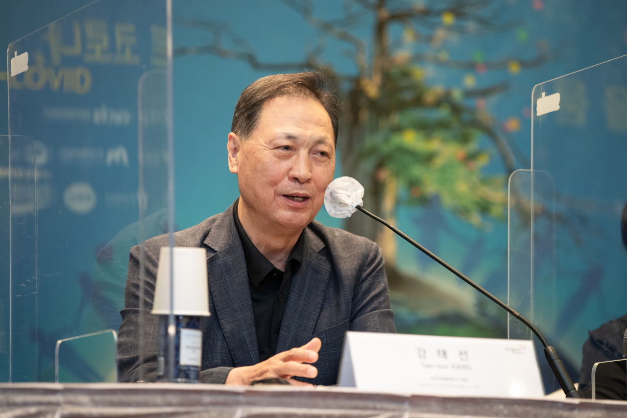 Kang Tae-sun, the founder and CEO of BYN Blackyak Korea Corp., talks during a press conference on August 20. (Gangwon Province)