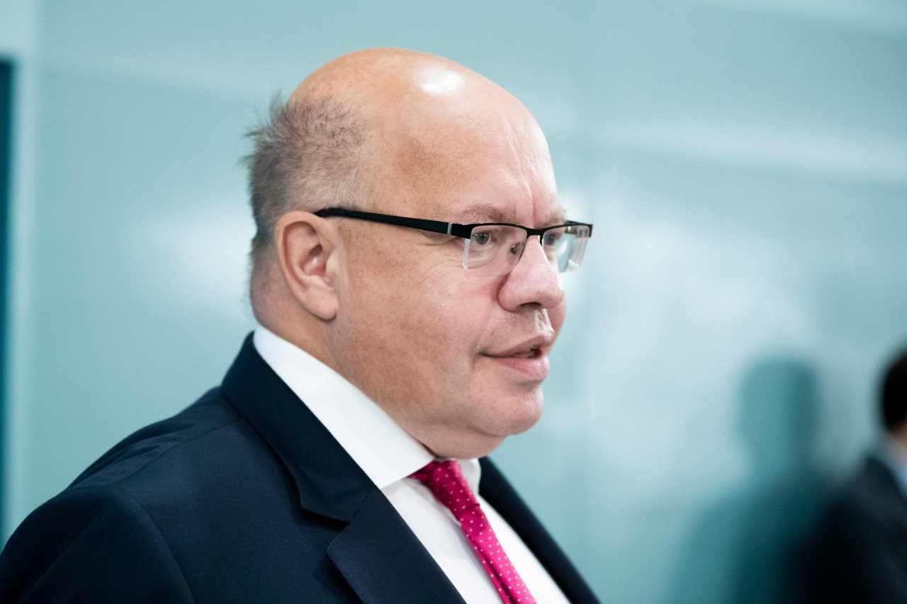 German Economy Minister Peter Altmaier arrives to attend the weekly cabinet meeting on Aug. 26 at the Chancellery in Berlin. (AFP-Yonhap)