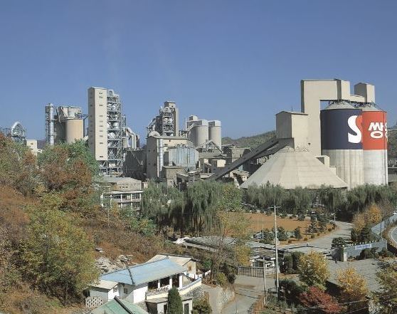 An exterior view of Ssangyong Cement Industry's plant in Donghae, Gangwon Province. (Ssangyong Cement Industry)
