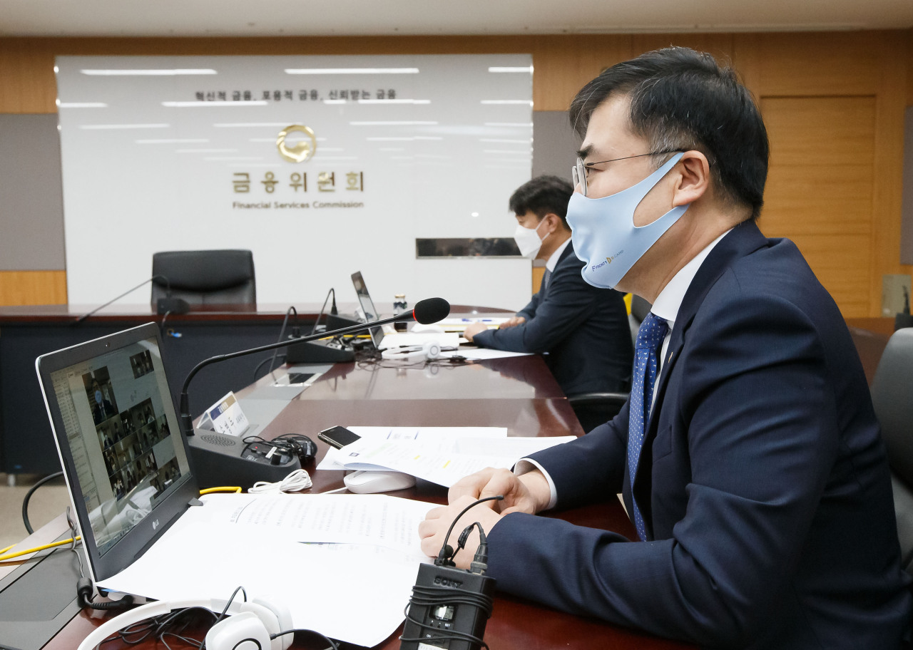 Financial Services Commission Vice Chairman Sohn Byung-doo speaks in an online-based meeting on personal overdue credit management, held Wednesday.