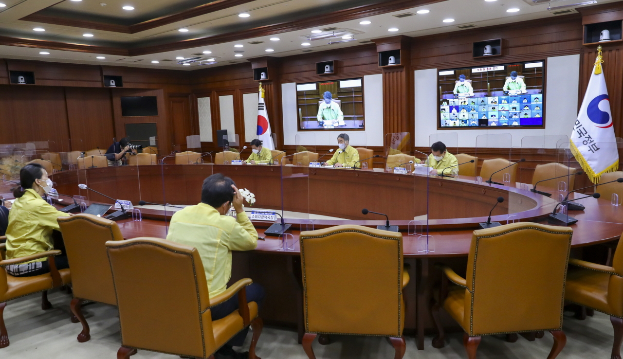 Minister of Health Park Neung-hoo speaks during a COVID-19 task force meeting Saturday at the government complex building in Gwanghwamun, central Seoul. (Ministry of Health and Welfare)