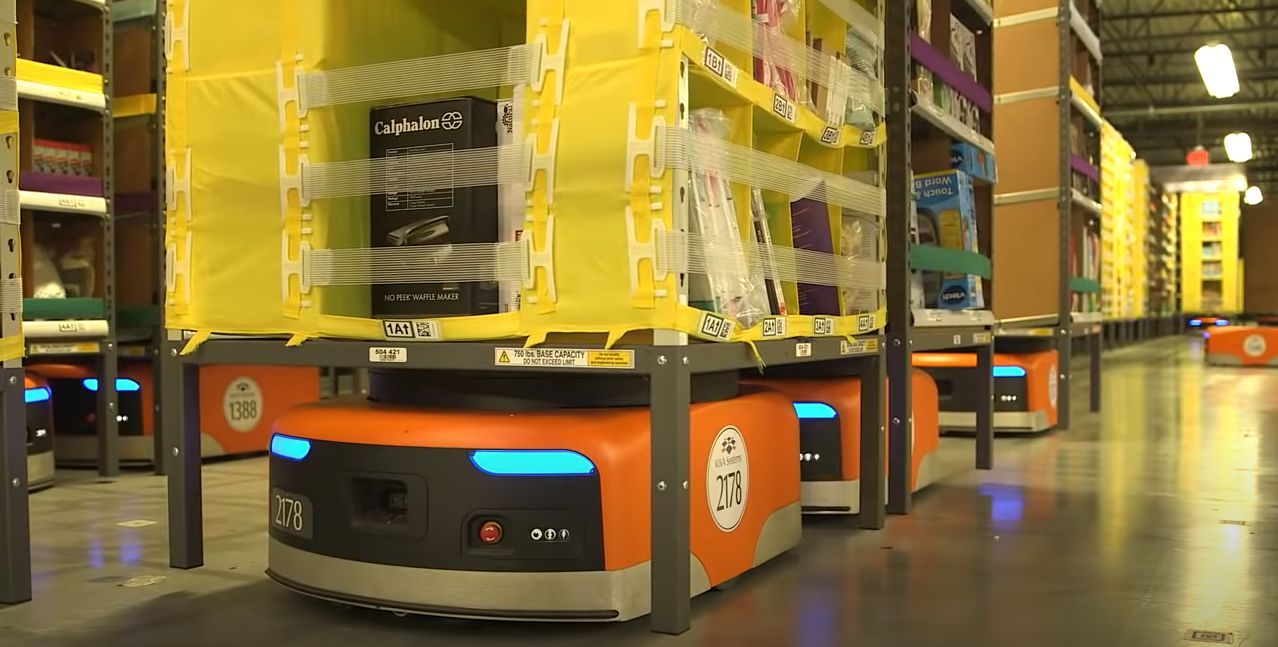 Amazon’s warehouse robots in operation (Captured from YouTube)