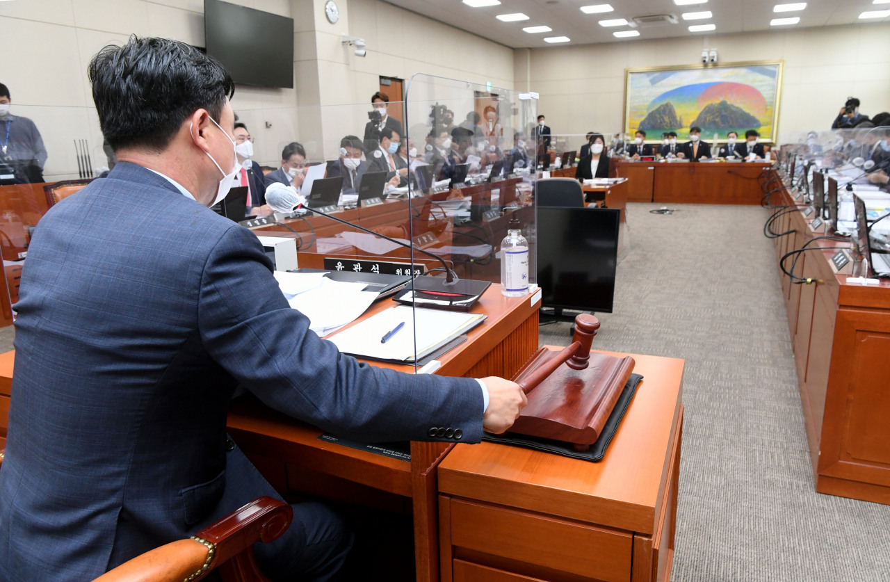 Rep. Youn Kwan-suk, lawmaker of the ruling Democratic Party of Korea and chairperson of the parliamentary National Policy Committee. (Yonhap)