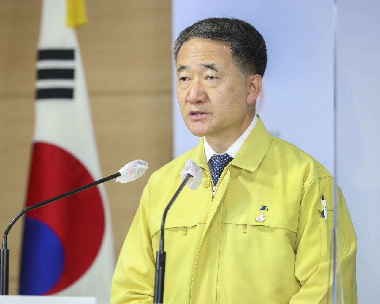 Minister of Health and Welfare Park Neung-hoo speaks during a press briefing on Sunday at the government complex building in Gwanghwamun, central Seoul. (Ministry of Health and Welfare)