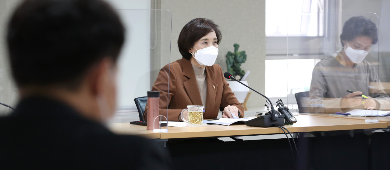 Education Minister Yoo Eun-hae speaks during a meeting. (Yonhap)