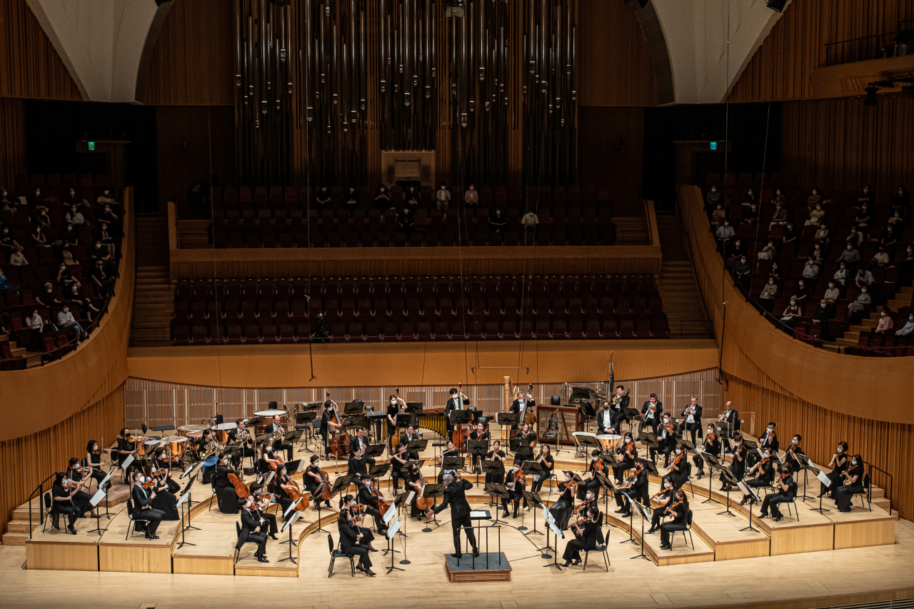 The Seoul Philharmonic Orchestra performs Beethoven’s Pastoral Symphony on July 9 at the Lotte Concert Hall in eastern Seoul. (SPO)