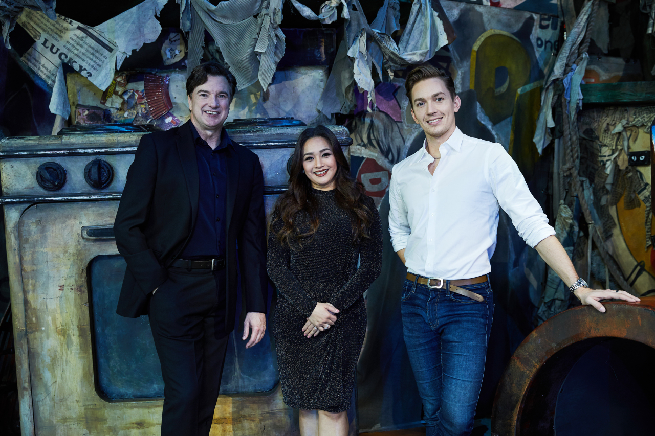 (From left) “Cats” cast members Brad Little, Joanna Ampil and Dan Partridge pose for photos on the stage. (S&Co)